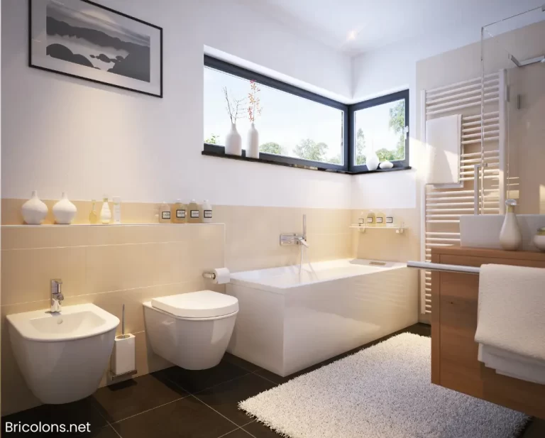 Une petite salle de bain