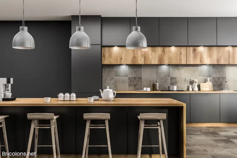Une cuisine moderne avec un bel éclairage