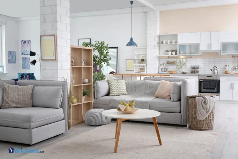 Intérieur d'appartement élégant avec cuisine moderne. Idée pour l'aménagement de la maison.